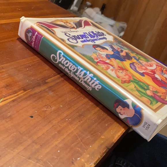 Walt Disney's Snow White&the Seven Dwarfs VHS1524 - Picture 2 of 5